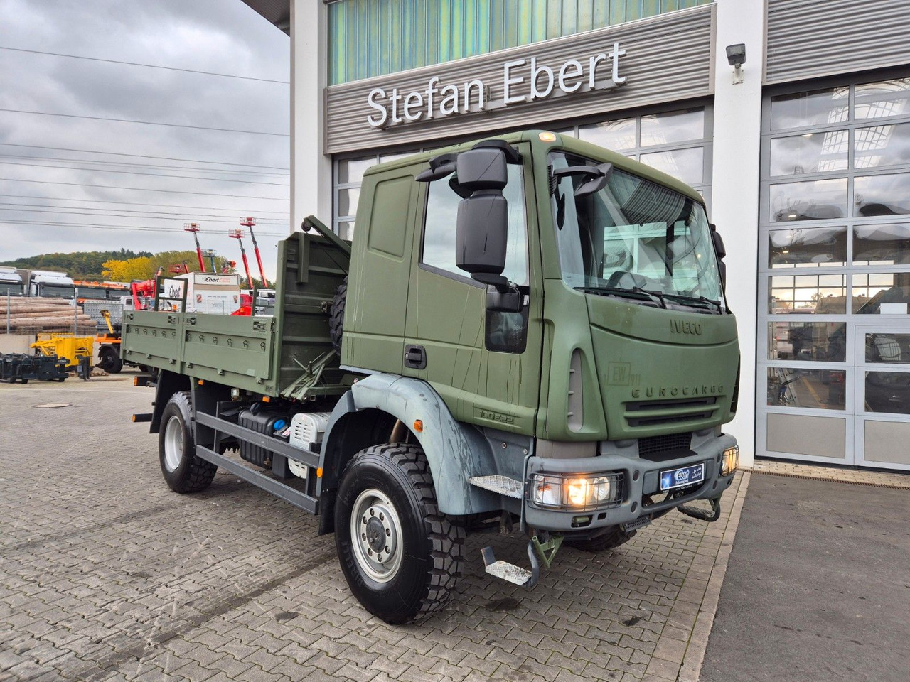 Iveco Eurocargo ML100E22WM-BW 4x4 Pritsche L-Haus Bett - 드롭사이드/ 플랫베드 트럭 : 사진 2 Iveco Eurocargo ML100E22WM-BW 4x4 Pritsche L-Haus Bett - 드롭사이드/ 플랫베드 트럭 : 사진 2