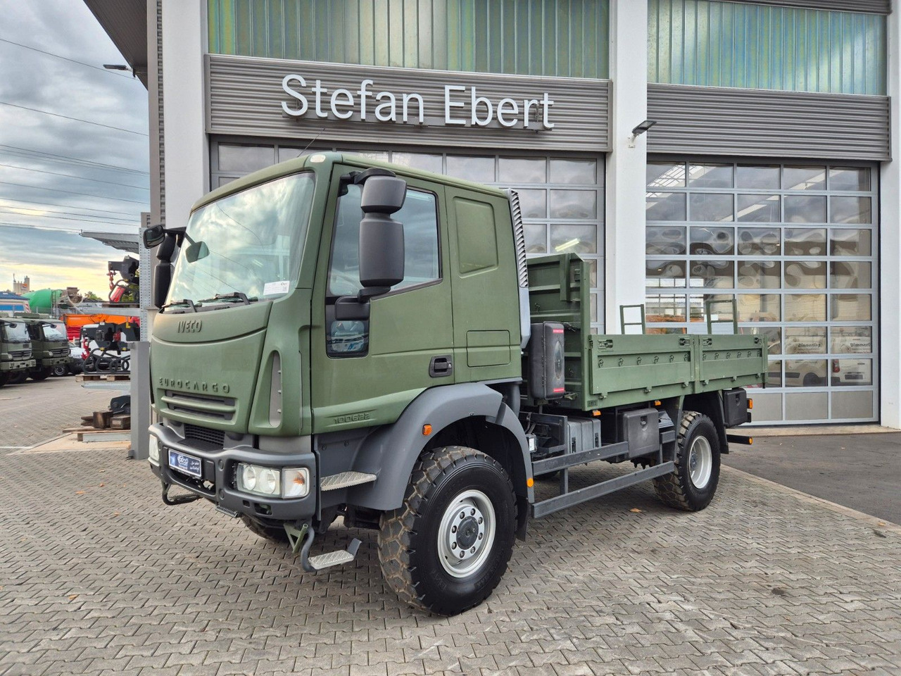 Iveco Eurocargo ML100E22WM-BW 4x4 Pritsche L-Haus Bett - 드롭사이드/ 플랫베드 트럭 : 사진 3 Iveco Eurocargo ML100E22WM-BW 4x4 Pritsche L-Haus Bett - 드롭사이드/ 플랫베드 트럭 : 사진 3