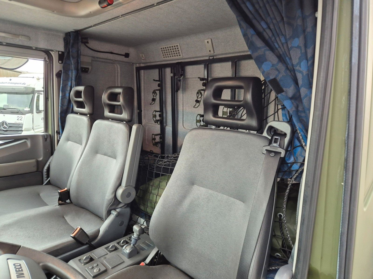 드롭사이드/ 플랫베드 트럭 Iveco Eurocargo ML100E22WM-BW 4x4 Pritsche L-Haus Bett : 사진 12 드롭사이드/ 플랫베드 트럭 Iveco Eurocargo ML100E22WM-BW 4x4 Pritsche L-Haus Bett : 사진 12