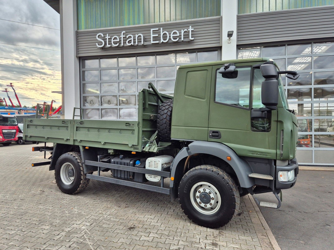 Iveco Eurocargo ML100E22WM-BW 4x4 Pritsche L-Haus Bett - 드롭사이드/ 플랫베드 트럭 : 사진 4 Iveco Eurocargo ML100E22WM-BW 4x4 Pritsche L-Haus Bett - 드롭사이드/ 플랫베드 트럭 : 사진 4
