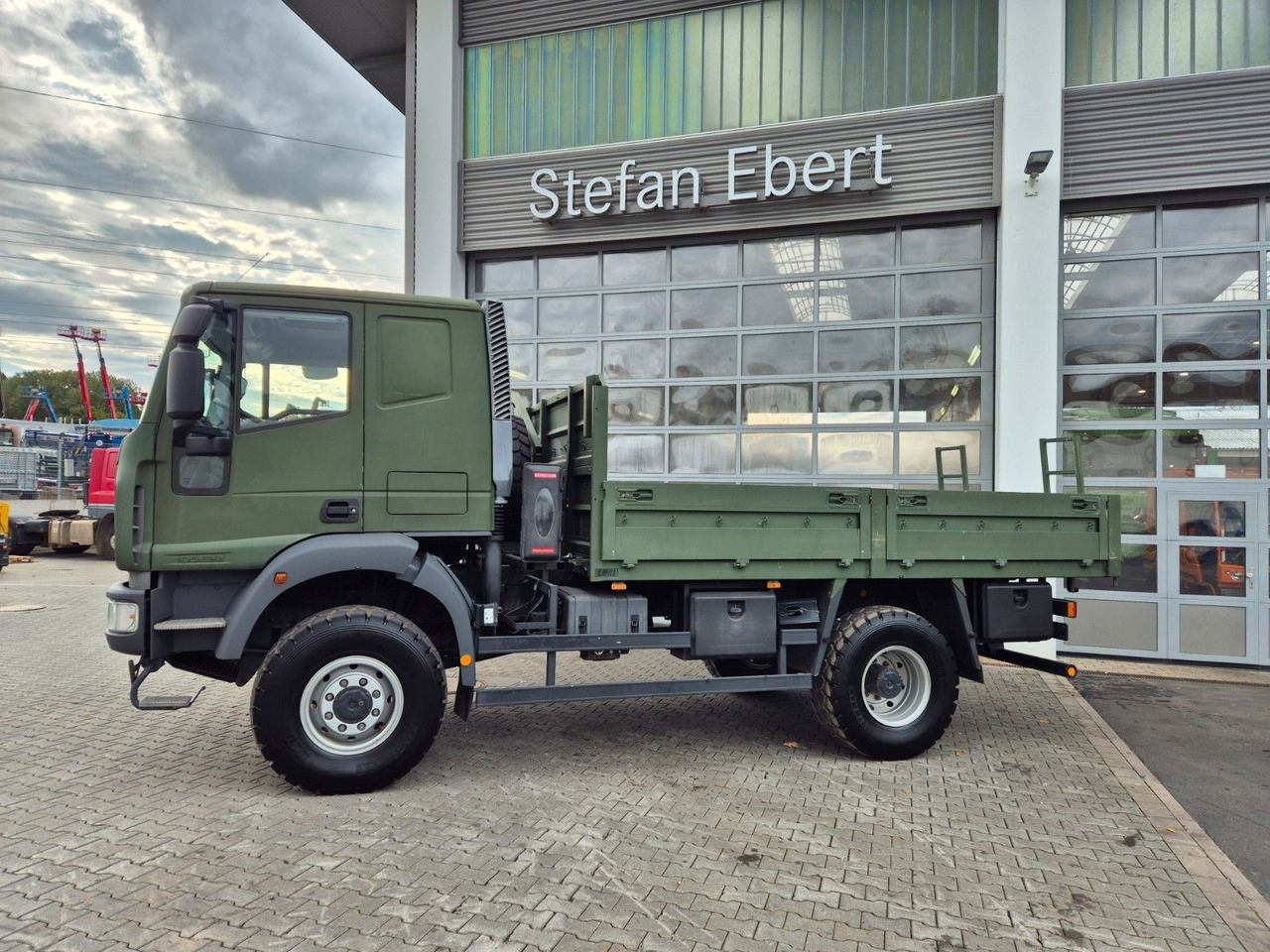 Iveco Eurocargo ML100E22WM-BW 4x4 Pritsche L-Haus Bett - 드롭사이드/ 플랫베드 트럭 : 사진 5 Iveco Eurocargo ML100E22WM-BW 4x4 Pritsche L-Haus Bett - 드롭사이드/ 플랫베드 트럭 : 사진 5