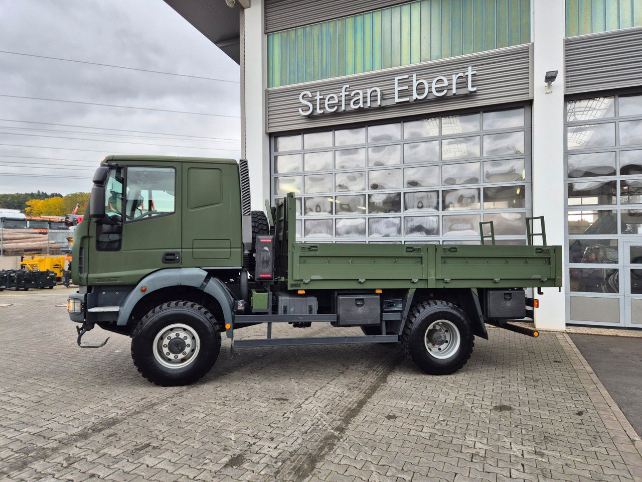 Iveco Eurocargo ML100E22WM-BW 4x4 Pritsche L-Haus Bett - 드롭사이드/ 플랫베드 트럭 : 사진 5 Iveco Eurocargo ML100E22WM-BW 4x4 Pritsche L-Haus Bett - 드롭사이드/ 플랫베드 트럭 : 사진 5