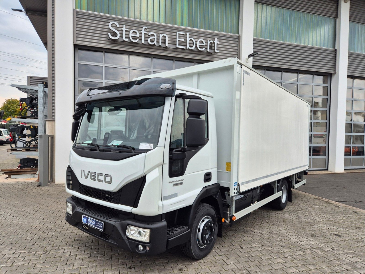 Iveco Eurocargo ML120EL25/P Böse Schiebeplanen LBW AHK - 음료 트럭 : 사진 1 Iveco Eurocargo ML120EL25/P Böse Schiebeplanen LBW AHK - 음료 트럭 : 사진 1