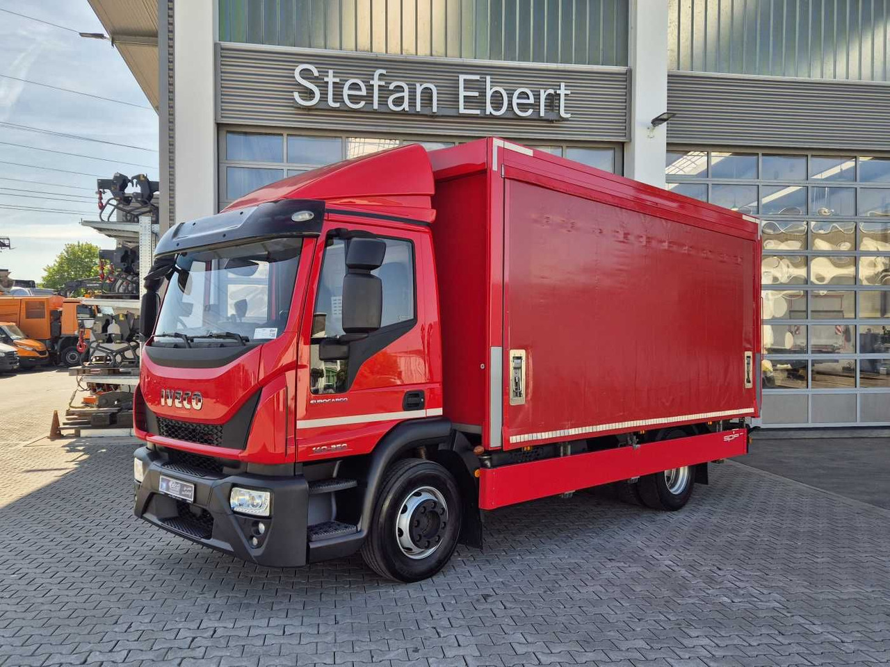 Iveco Eurocargo ML140E25/P Schiebeplanen LBW 1.500kg - 음료 트럭 : 사진 1 Iveco Eurocargo ML140E25/P Schiebeplanen LBW 1.500kg - 음료 트럭 : 사진 1