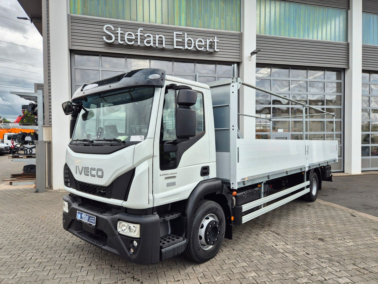 Iveco Eurocargo ML140E28/P Gerüstbau 3 Sitze AHK Klima - 드롭사이드/ 플랫베드 트럭 : 사진 1 Iveco Eurocargo ML140E28/P Gerüstbau 3 Sitze AHK Klima - 드롭사이드/ 플랫베드 트럭 : 사진 1