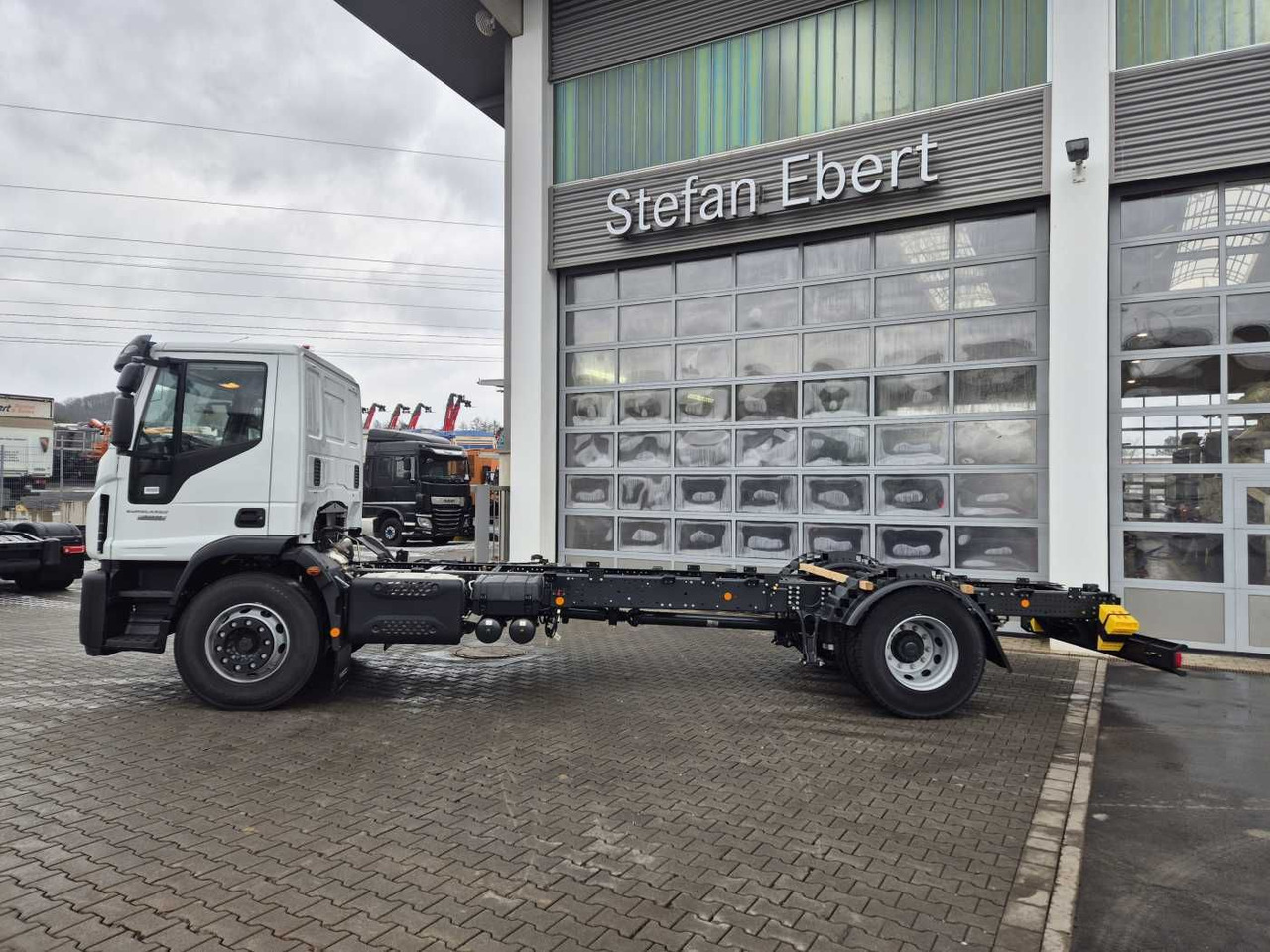 Iveco Eurocargo ML180E28/P 4x2 ZF-Automatik 8AP 3Stück - 캡 새시 트럭 : 사진 5 Iveco Eurocargo ML180E28/P 4x2 ZF-Automatik 8AP 3Stück - 캡 새시 트럭 : 사진 5