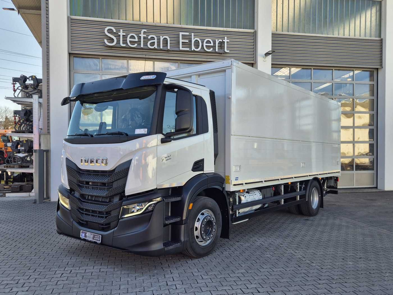 Iveco S-Way AD190S40/FP Böse Schwenkwand LBW 2x AHK - 음료 트럭 : 사진 1 Iveco S-Way AD190S40/FP Böse Schwenkwand LBW 2x AHK - 음료 트럭 : 사진 1