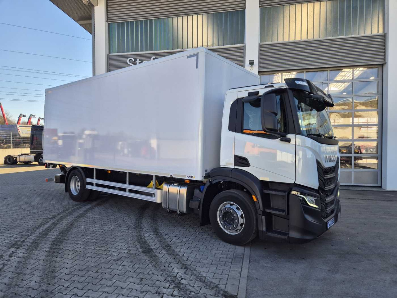 Iveco S-Way AD190S40/P Junge AHK LBW 2.000kg - 박스 트럭 : 사진 4 Iveco S-Way AD190S40/P Junge AHK LBW 2.000kg - 박스 트럭 : 사진 4