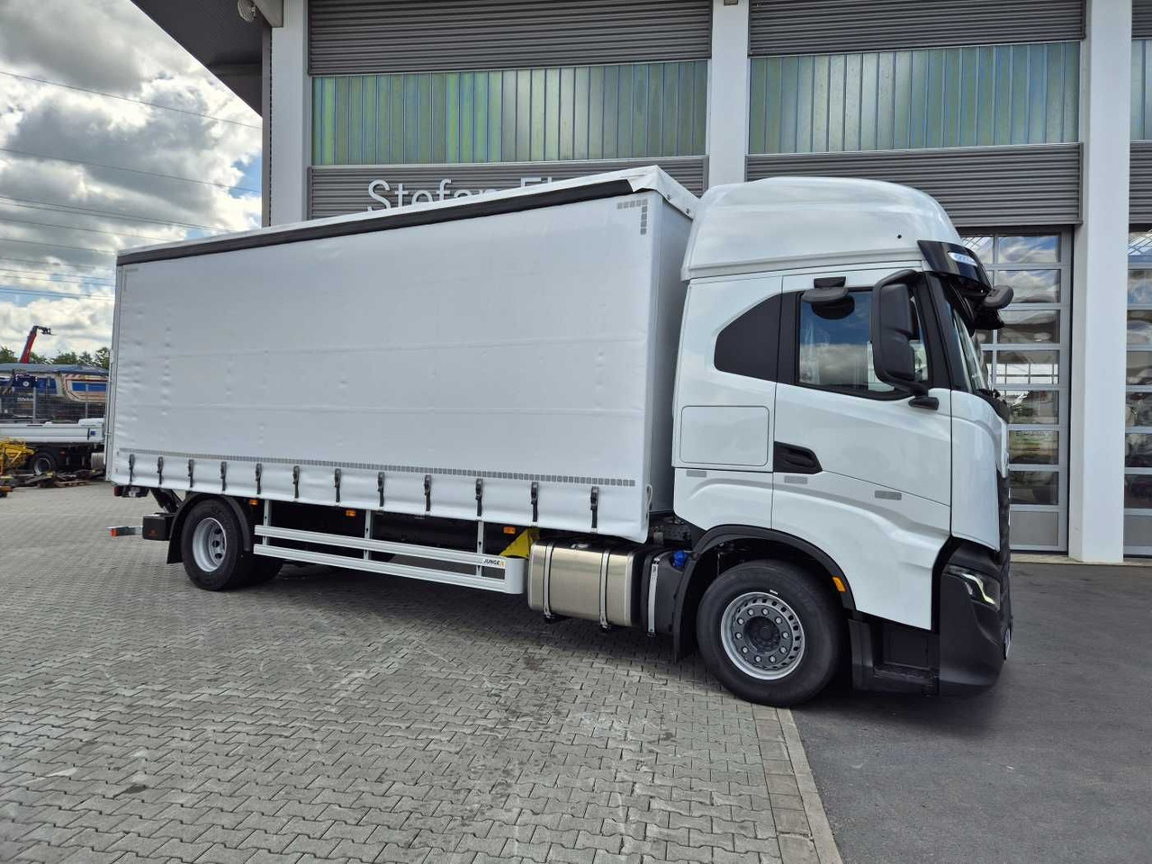 Iveco S-Way AS190S42/P Schiebeplanen LBW 2.000kg AHK - 커튼사이더 트럭 : 사진 2 Iveco S-Way AS190S42/P Schiebeplanen LBW 2.000kg AHK - 커튼사이더 트럭 : 사진 2