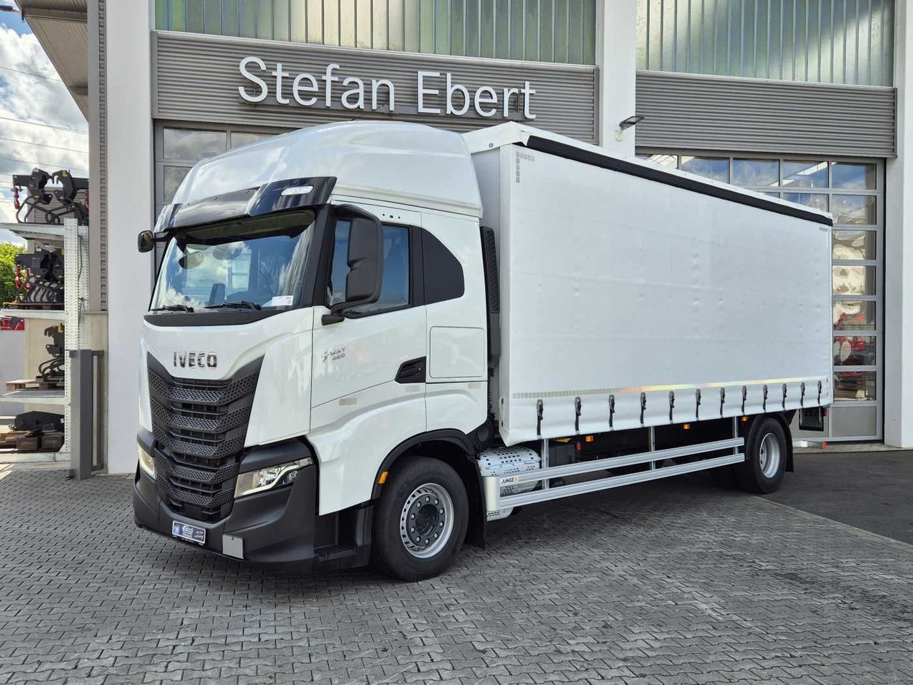 Iveco S-Way AS190S42/P Schiebeplanen LBW 2.000kg AHK - 커튼사이더 트럭 : 사진 1 Iveco S-Way AS190S42/P Schiebeplanen LBW 2.000kg AHK - 커튼사이더 트럭 : 사진 1