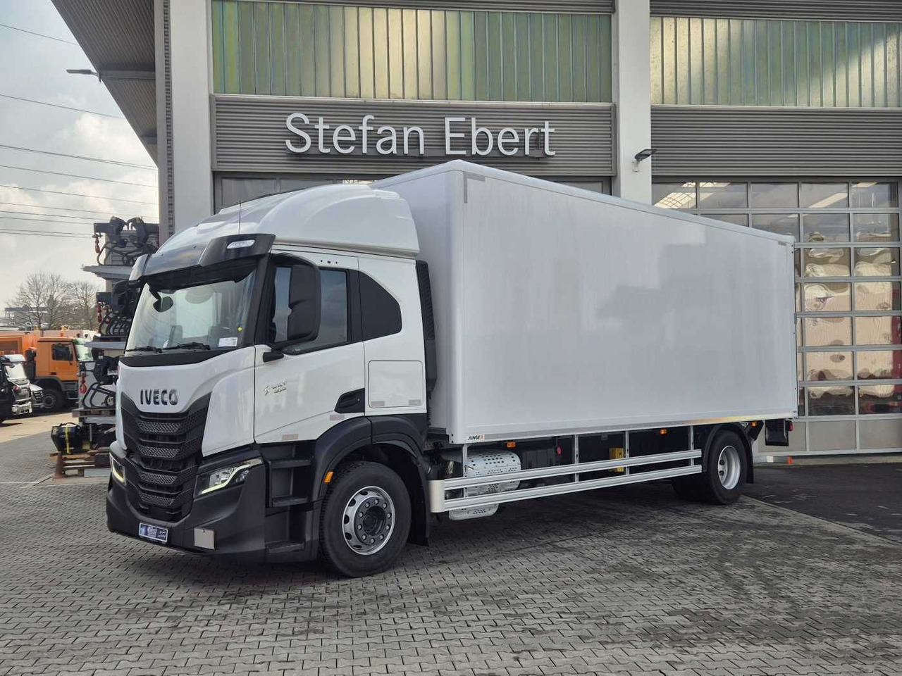 Iveco S Way AT190S40/P LBW Tür AHK Navi Bett - 박스 트럭 : 사진 2 Iveco S Way AT190S40/P LBW Tür AHK Navi Bett - 박스 트럭 : 사진 2
