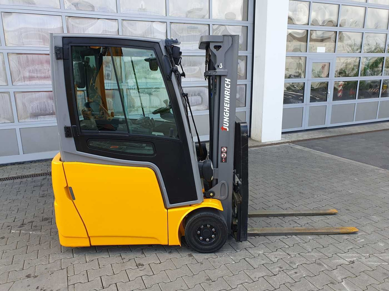 Jungheinrich EFG 215 / Triplex: 4.25m! / SS / 2.472h! / 2020 - 전기 지게차 : 사진 3 Jungheinrich EFG 215 / Triplex: 4.25m! / SS / 2.472h! / 2020 - 전기 지게차 : 사진 3