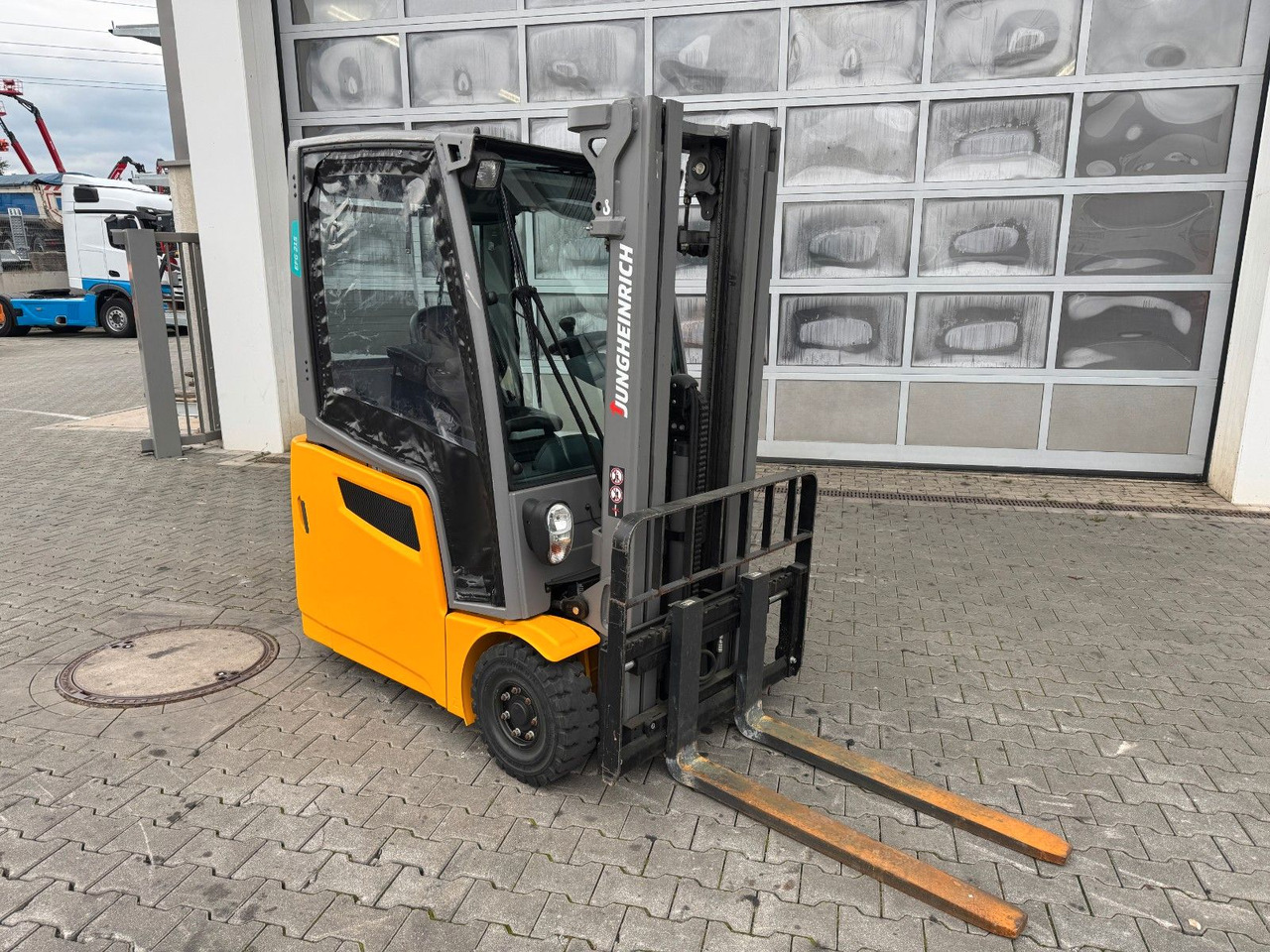 Jungheinrich EFG 215 / Triplex: 4.25m! / SS / 4.168h / 2024 - 전기 지게차 : 사진 3 Jungheinrich EFG 215 / Triplex: 4.25m! / SS / 4.168h / 2024 - 전기 지게차 : 사진 3