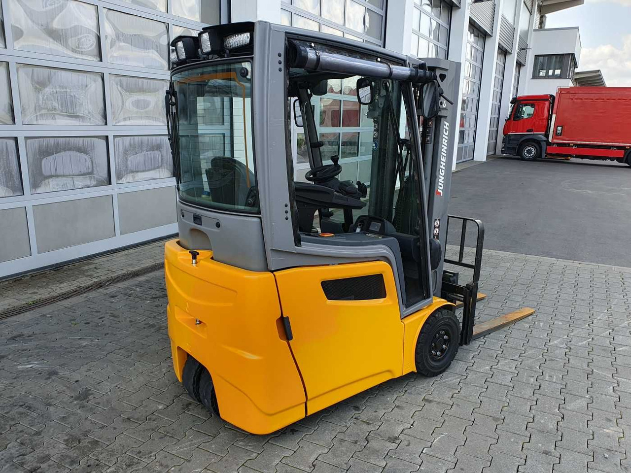 Jungheinrich EFG 215 / Triplex: 4.25m! / SS / nur 2.184h! - 전기 지게차 : 사진 4 Jungheinrich EFG 215 / Triplex: 4.25m! / SS / nur 2.184h! - 전기 지게차 : 사진 4