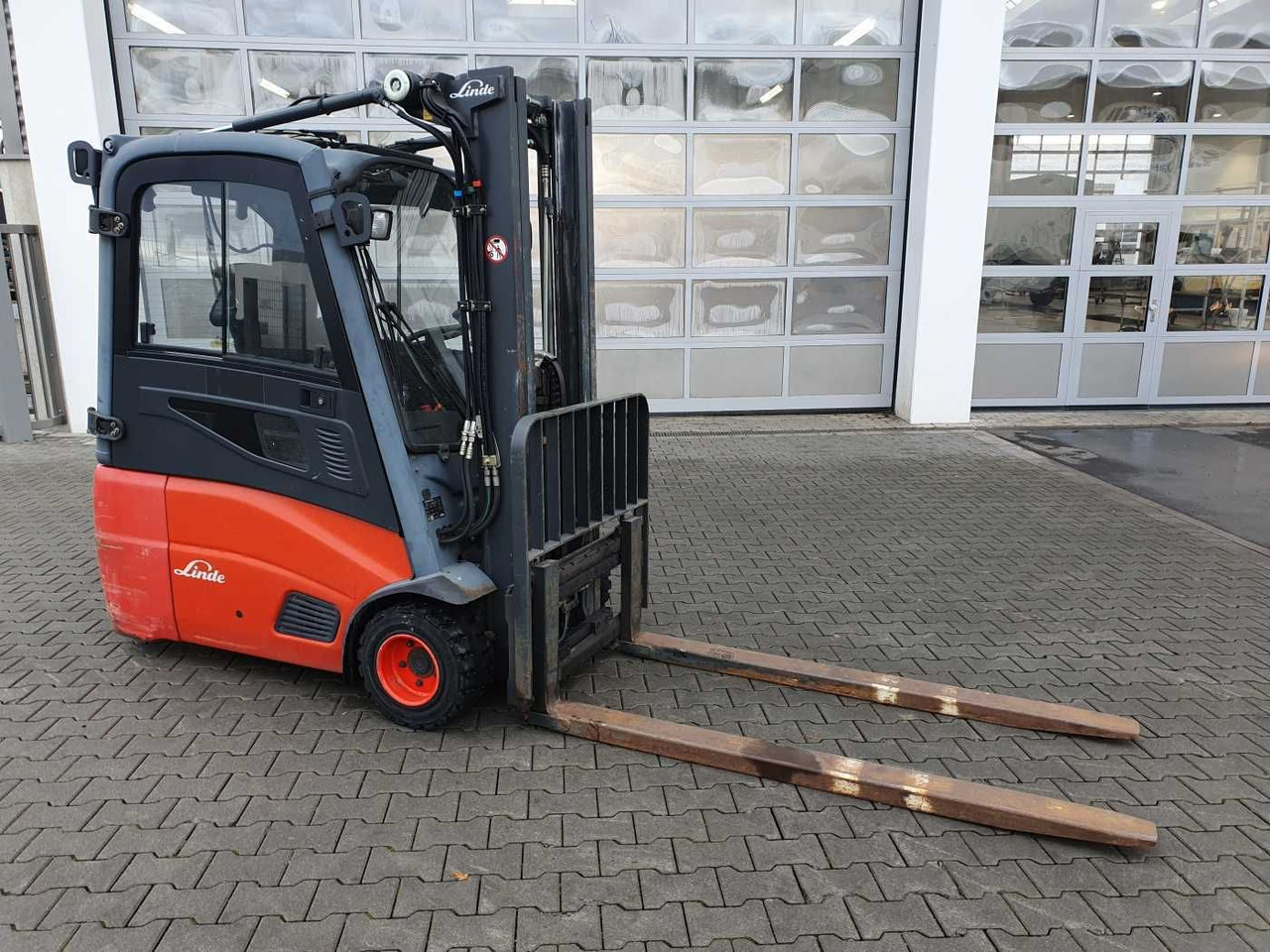 Linde E18 - 01 / Triplex: 4.50m! / SS / nur 5.672h! - 전기 지게차 : 사진 2 Linde E18 - 01 / Triplex: 4.50m! / SS / nur 5.672h! - 전기 지게차 : 사진 2