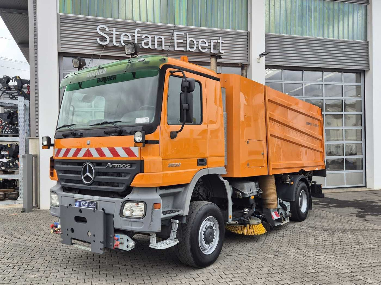 Mercedes-Benz Actros 2032 A 4x4 Bucher STKF 9500 Airport 30x - 거리 청소 차량 : 사진 1 Mercedes-Benz Actros 2032 A 4x4 Bucher STKF 9500 Airport 30x - 거리 청소 차량 : 사진 1