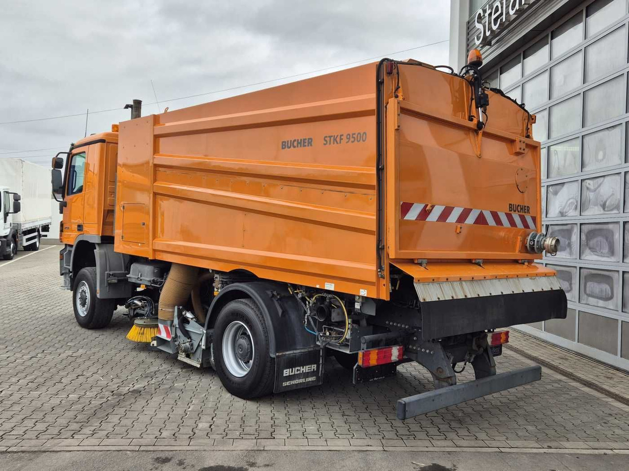 거리 청소 차량 Mercedes-Benz Actros 2032 A 4x4 Bucher STKF 9500 Airport 30x : 사진 15