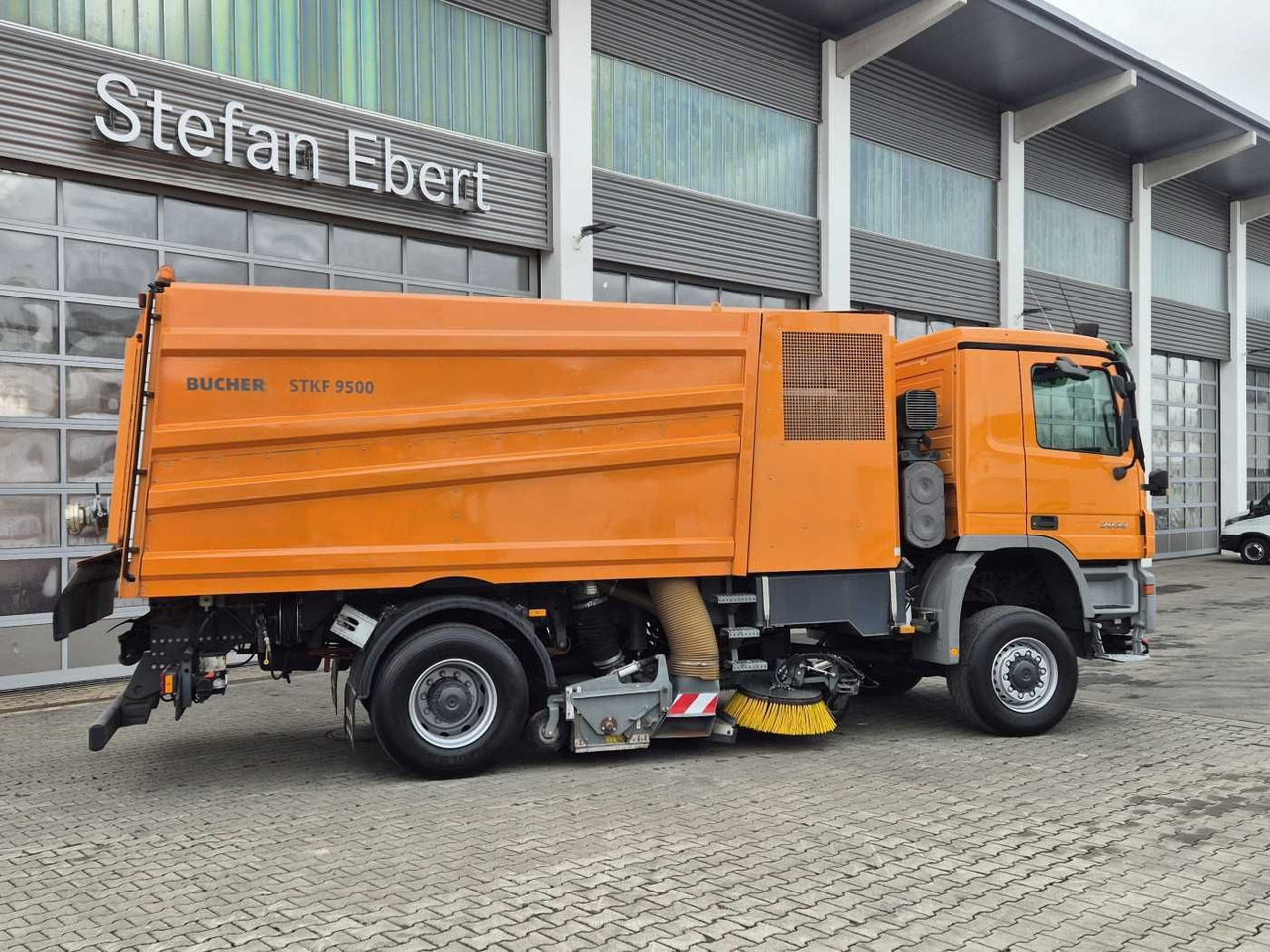 거리 청소 차량 Mercedes-Benz Actros 2032 A 4x4 Bucher STKF 9500 Airport 30x : 사진 6