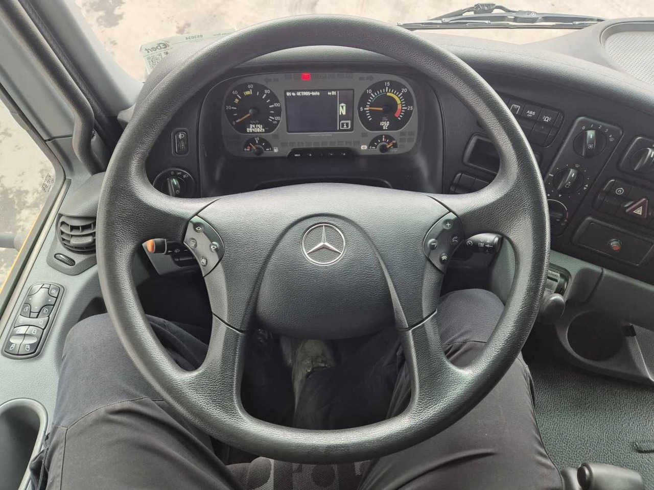 거리 청소 차량 Mercedes-Benz Actros 2032 A 4x4 Bucher STKF 9500 Airport 30x : 사진 12