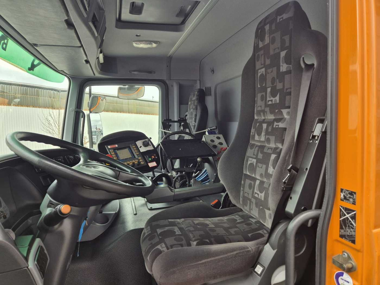 거리 청소 차량 Mercedes-Benz Actros 2032 A 4x4 Bucher STKF 9500 Airport 30x : 사진 10