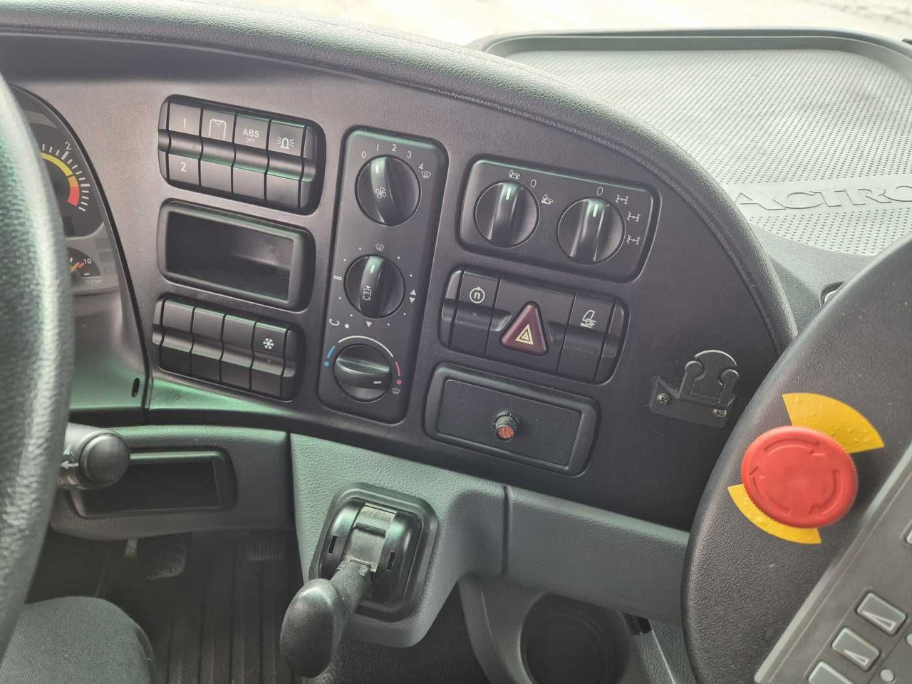 거리 청소 차량 Mercedes-Benz Actros 2032 A 4x4 Bucher STKF 9500 Airport 30x : 사진 13