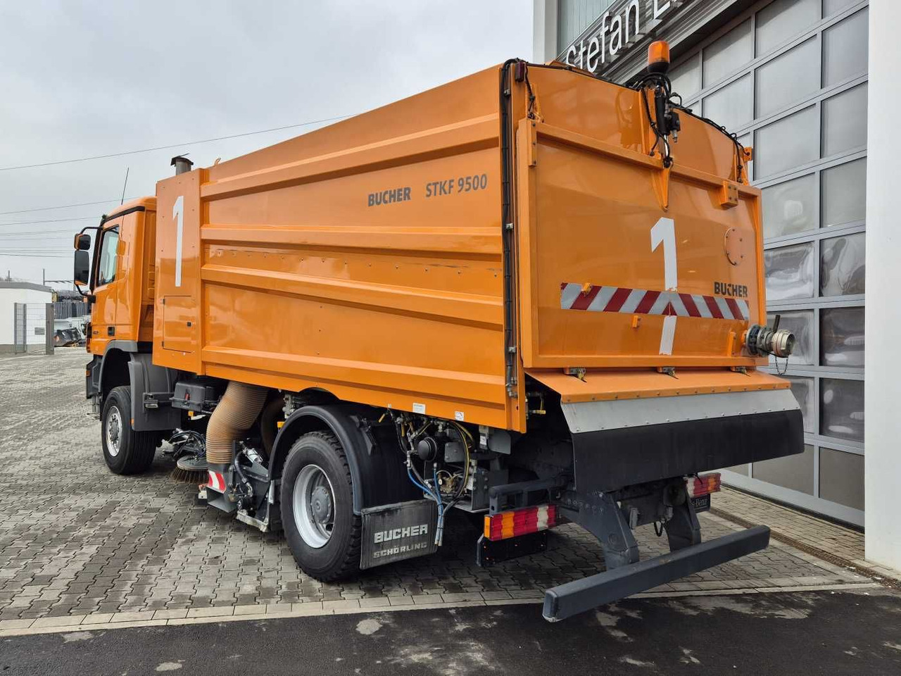 거리 청소 차량 Mercedes-Benz Actros 2032 A 4x4 Bucher STKF 9500 Airport : 사진 6