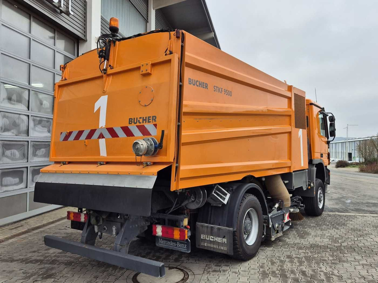 거리 청소 차량 Mercedes-Benz Actros 2032 A 4x4 Bucher STKF 9500 Airport : 사진 7