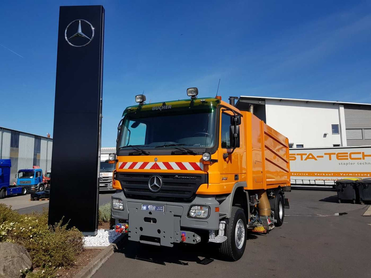Mercedes-Benz Actros 2032 A 4x4 Bucher STKF 9500 Airport - 거리 청소 차량 : 사진 1 Mercedes-Benz Actros 2032 A 4x4 Bucher STKF 9500 Airport - 거리 청소 차량 : 사진 1