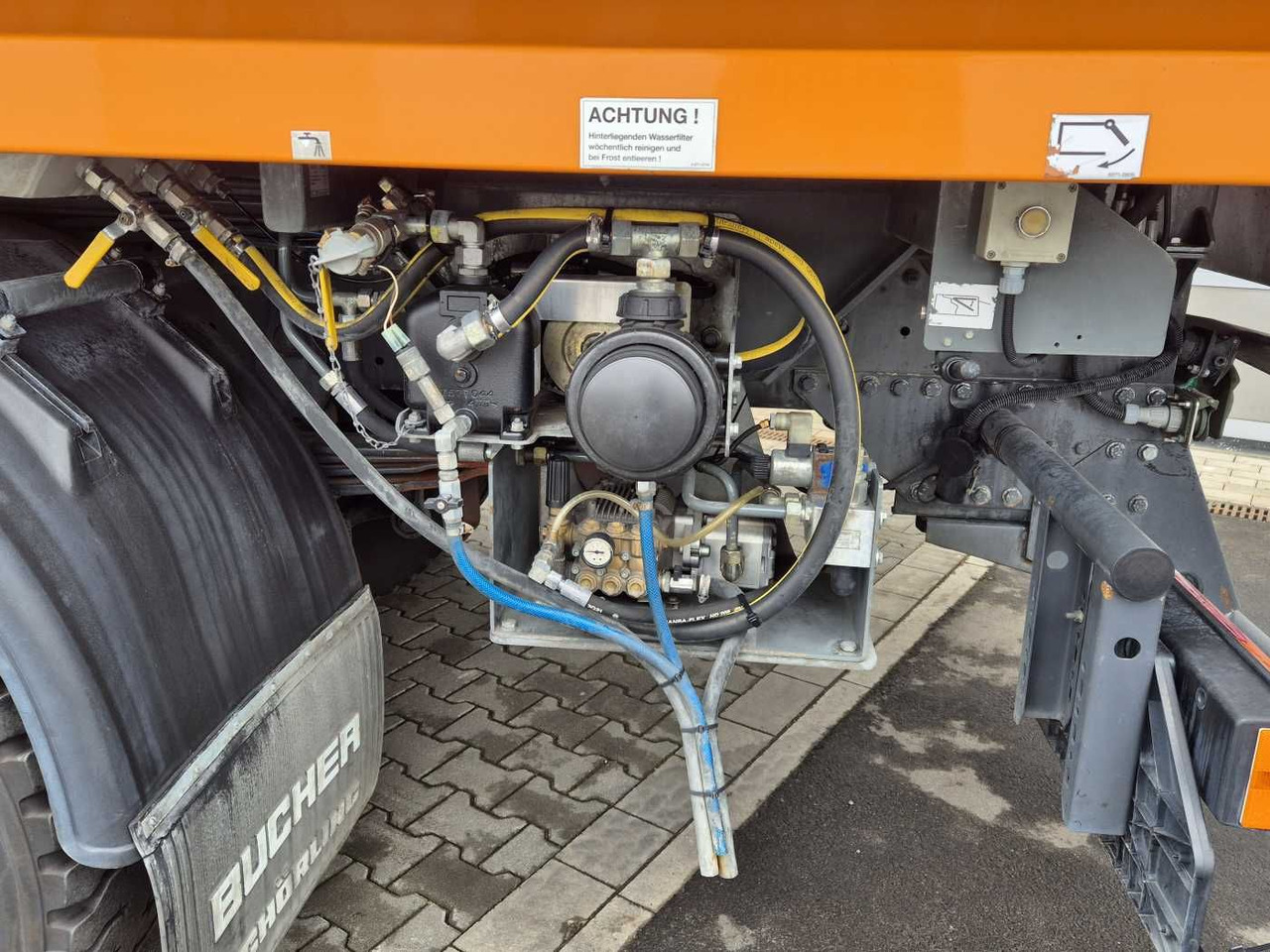 거리 청소 차량 Mercedes-Benz Actros 2032 A 4x4 Bucher STKF 9500 Airport : 사진 15