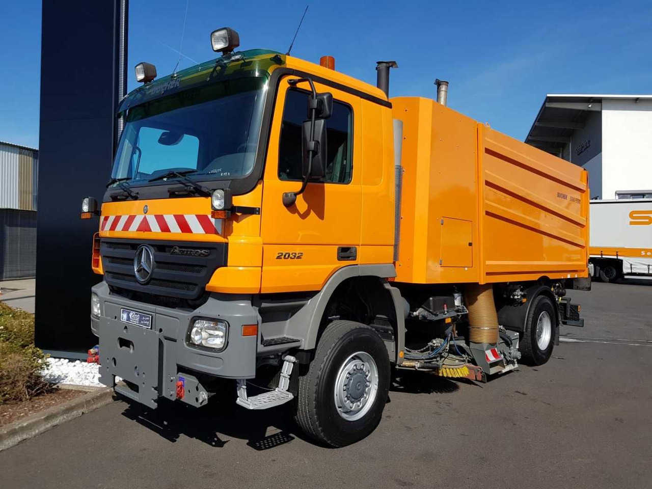 Mercedes-Benz Actros 2032 A 4x4 Bucher STKF 9500 Airport - 거리 청소 차량 : 사진 3 Mercedes-Benz Actros 2032 A 4x4 Bucher STKF 9500 Airport - 거리 청소 차량 : 사진 3