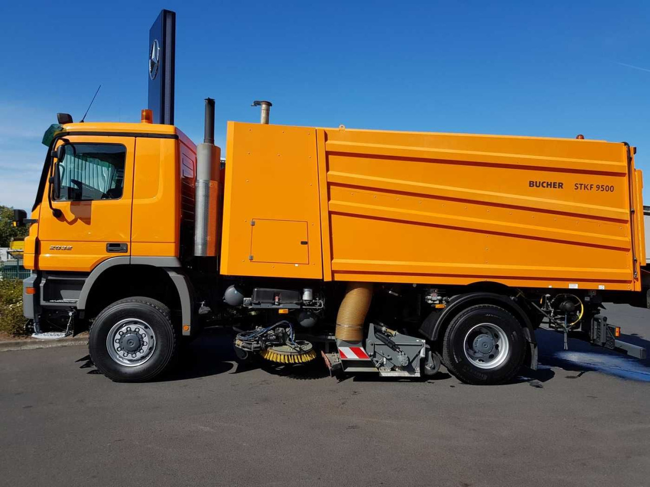 Mercedes-Benz Actros 2032 A 4x4 Bucher STKF 9500 Airport - 거리 청소 차량 : 사진 5 Mercedes-Benz Actros 2032 A 4x4 Bucher STKF 9500 Airport - 거리 청소 차량 : 사진 5