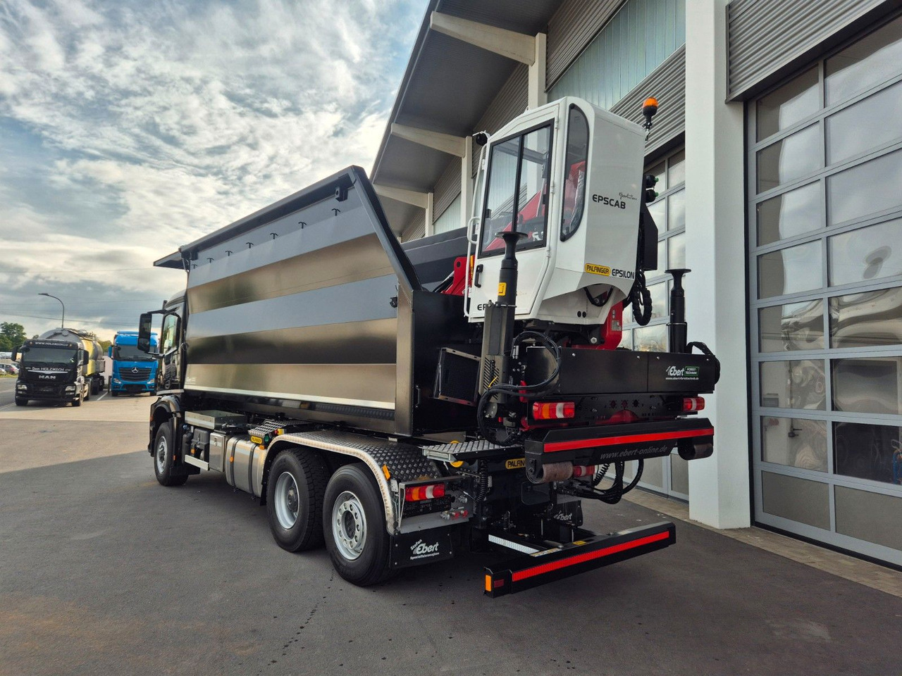 Mercedes-Benz Arocs 2751 6x2 HAD / Abroller EBERT Fällbox Q150 Mercedes-Benz Arocs 2751 6x2 HAD/ Abroller EBERT Forstbox Q150 - 후크 리프트 트럭 : 사진 5 Mercedes-Benz Arocs 2751 6x2 HAD / Abroller EBERT Fällbox Q150 Mercedes-Benz Arocs 2751 6x2 HAD/ Abroller EBERT Forstbox Q150 - 후크 리프트 트럭 : 사진 5