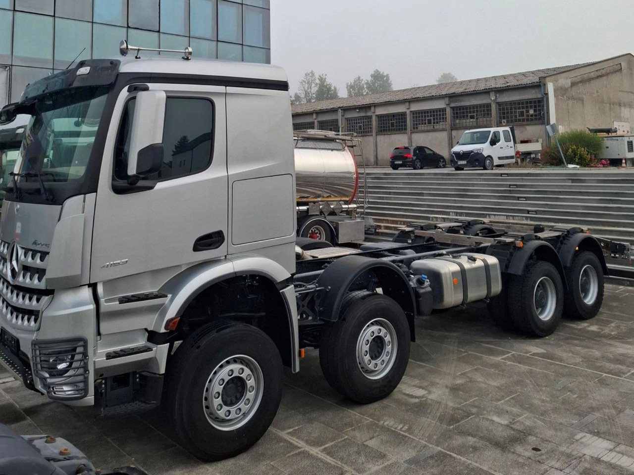 Mercedes-Benz Arocs 4153 8x4 Fahrgestell - 캡 새시 트럭 : 사진 1 Mercedes-Benz Arocs 4153 8x4 Fahrgestell - 캡 새시 트럭 : 사진 1