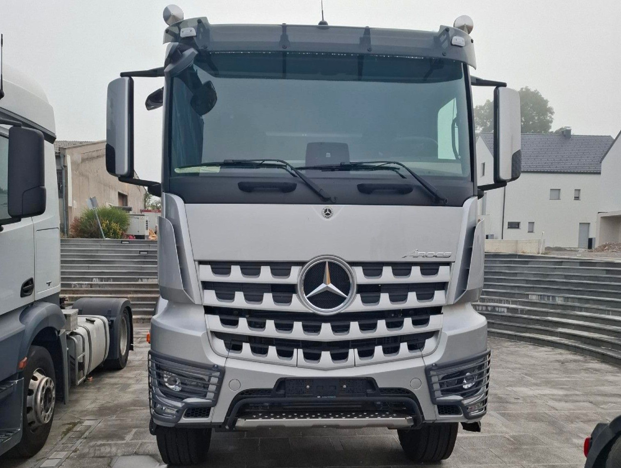 Mercedes-Benz Arocs 4153 8x4 Fahrgestell - 캡 새시 트럭 : 사진 2 Mercedes-Benz Arocs 4153 8x4 Fahrgestell - 캡 새시 트럭 : 사진 2