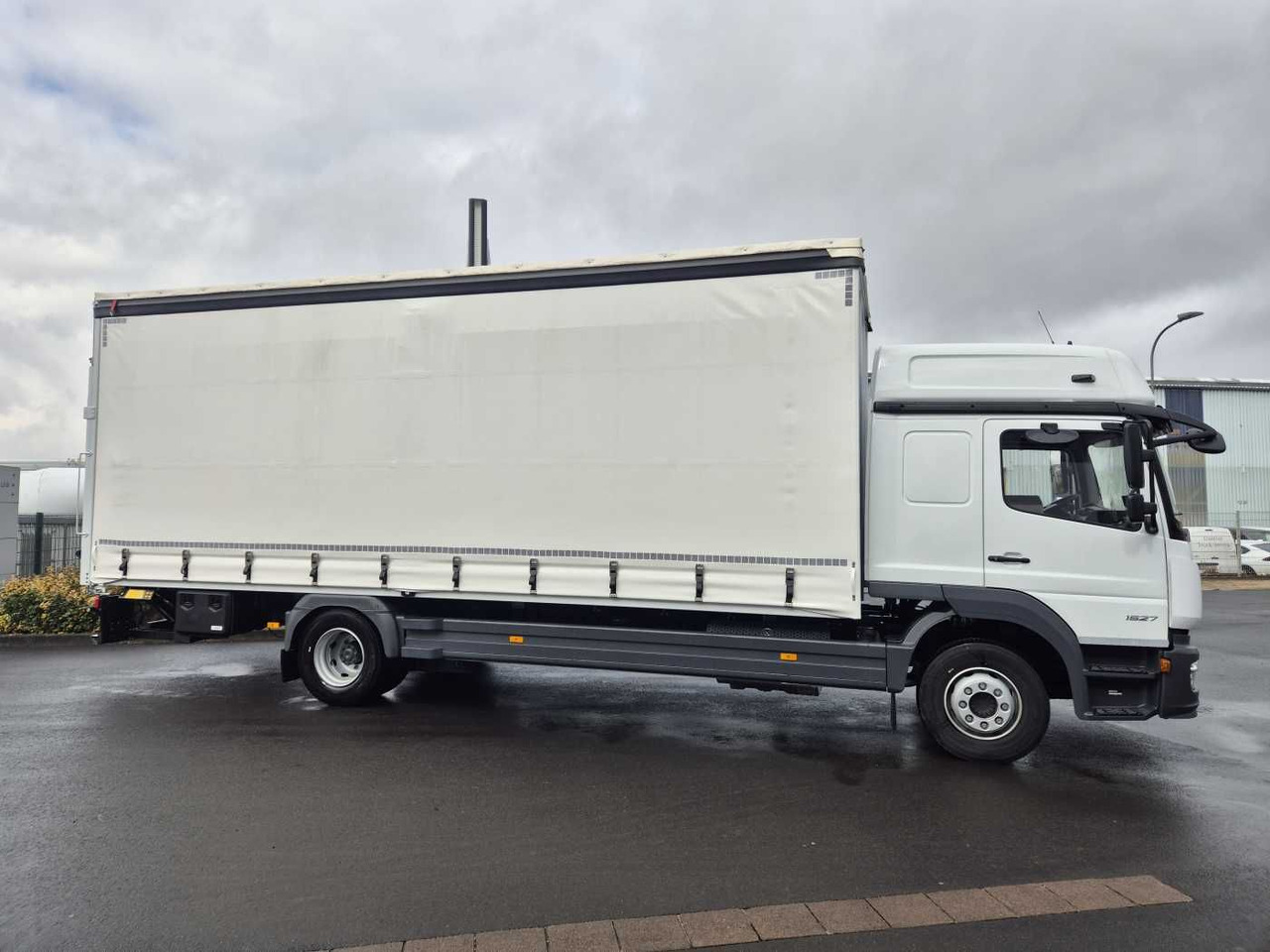 Mercedes-Benz Atego 1527 L L-Haus LBW Palfinger 1.500kg 2 Bett - 커튼사이더 트럭 : 사진 4 Mercedes-Benz Atego 1527 L L-Haus LBW Palfinger 1.500kg 2 Bett - 커튼사이더 트럭 : 사진 4