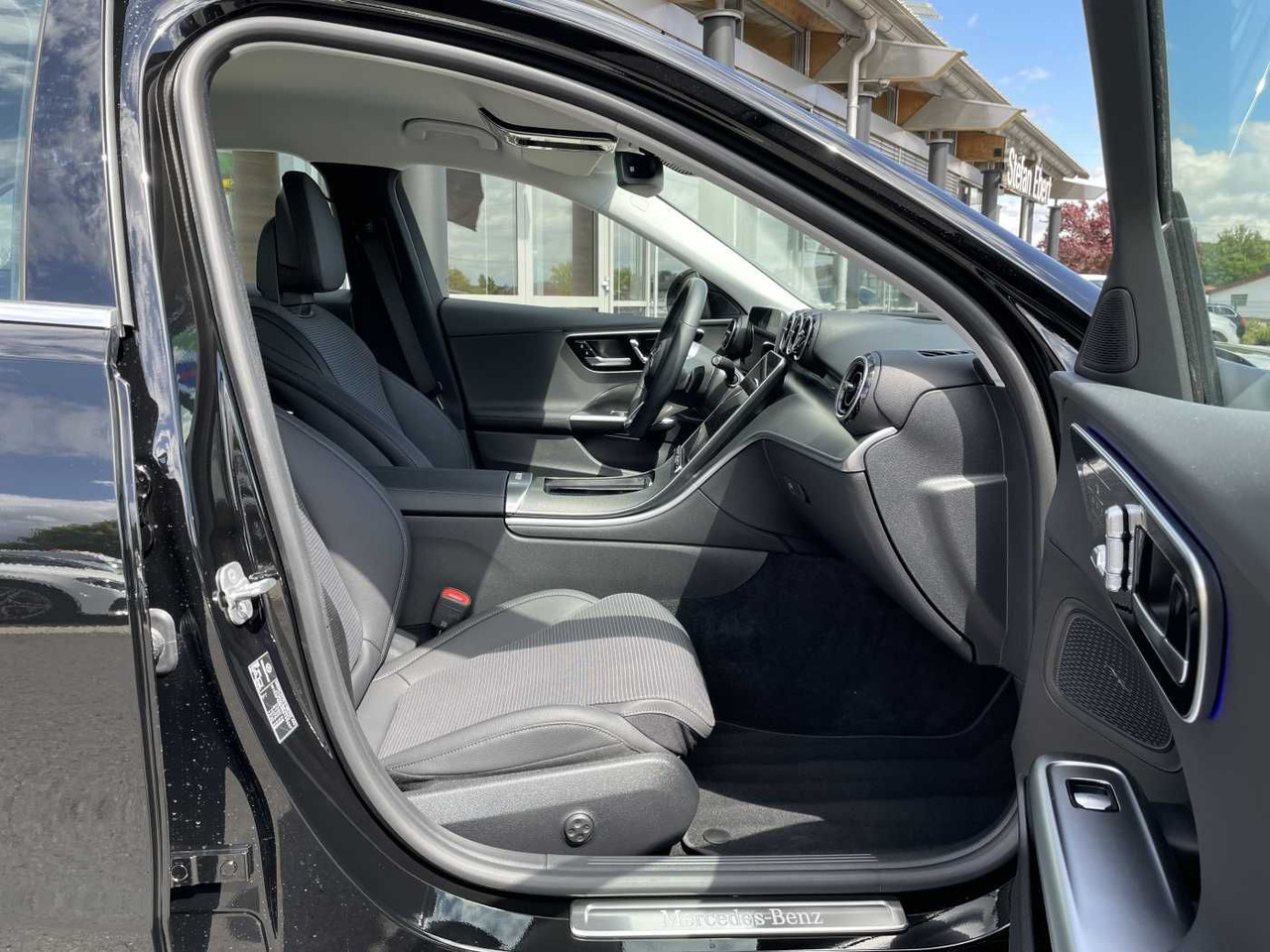 세단 Mercedes-Benz C 180 9G Avantgarde Memory+Distr+ 360°+Keyless+L : 사진 8 세단 Mercedes-Benz C 180 9G Avantgarde Memory+Distr+ 360°+Keyless+L : 사진 8