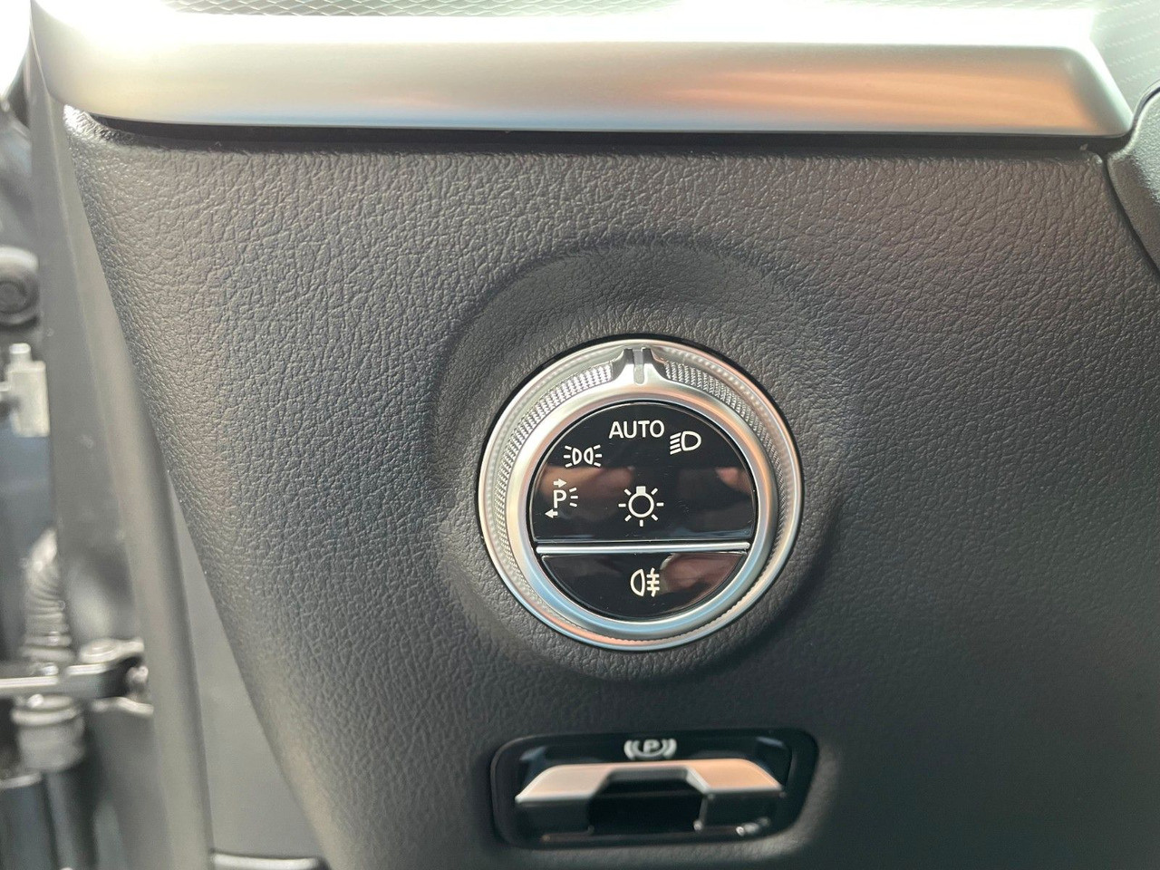 세단 Mercedes-Benz C 180 AVANTGARDE R-Kamera+AHK+TOTW+Ambiente : 사진 16 세단 Mercedes-Benz C 180 AVANTGARDE R-Kamera+AHK+TOTW+Ambiente : 사진 16