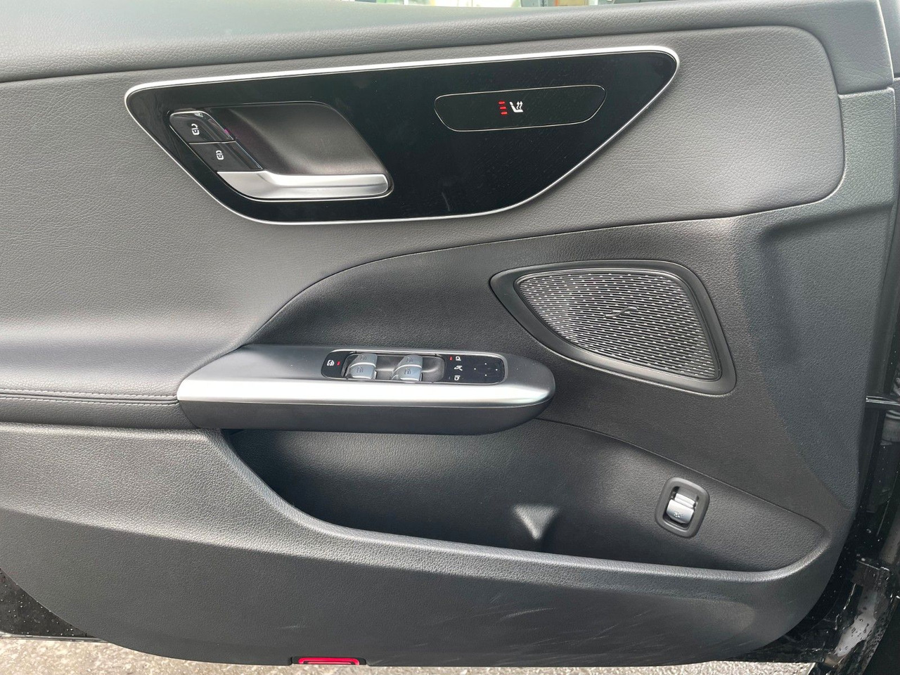 리스 Mercedes-Benz C 200 d AVANTGARDE 360°+TOTW+Carplay+Ambiente Mercedes-Benz C 200 d AVANTGARDE 360°+TOTW+Carplay+Ambiente : 사진 12 리스 Mercedes-Benz C 200 d AVANTGARDE 360°+TOTW+Carplay+Ambiente Mercedes-Benz C 200 d AVANTGARDE 360°+TOTW+Carplay+Ambiente : 사진 12