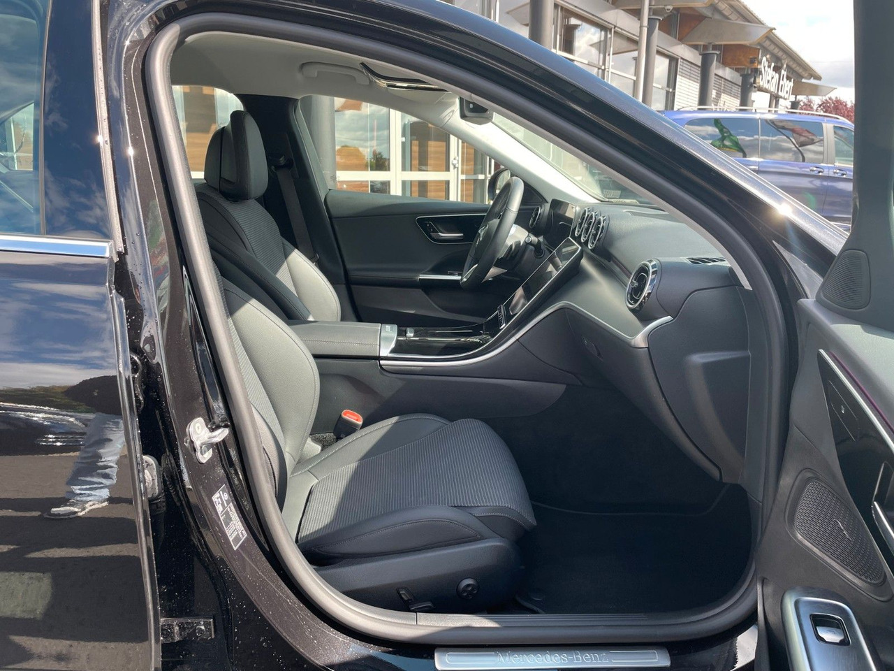 리스 Mercedes-Benz C 200 d AVANTGARDE 360°+TOTW+Carplay+Ambiente Mercedes-Benz C 200 d AVANTGARDE 360°+TOTW+Carplay+Ambiente : 사진 9 리스 Mercedes-Benz C 200 d AVANTGARDE 360°+TOTW+Carplay+Ambiente Mercedes-Benz C 200 d AVANTGARDE 360°+TOTW+Carplay+Ambiente : 사진 9