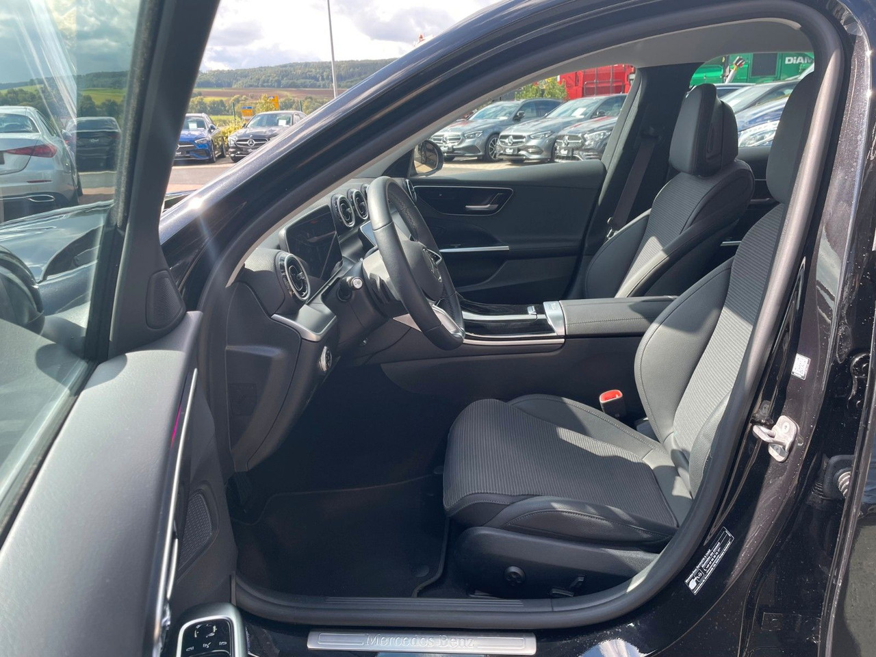 리스 Mercedes-Benz C 200 d AVANTGARDE 360°+TOTW+Carplay+Ambiente Mercedes-Benz C 200 d AVANTGARDE 360°+TOTW+Carplay+Ambiente : 사진 11 리스 Mercedes-Benz C 200 d AVANTGARDE 360°+TOTW+Carplay+Ambiente Mercedes-Benz C 200 d AVANTGARDE 360°+TOTW+Carplay+Ambiente : 사진 11