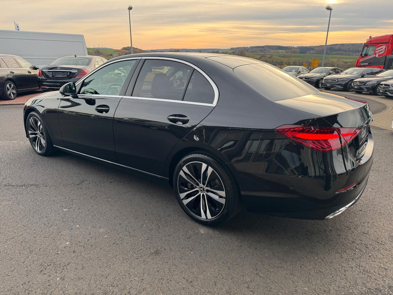 Mercedes-Benz C 220d Avantgarde+Pano+HUD+RFK+TotW+AmbiPrem - 세단 : 사진 4 Mercedes-Benz C 220d Avantgarde+Pano+HUD+RFK+TotW+AmbiPrem - 세단 : 사진 4