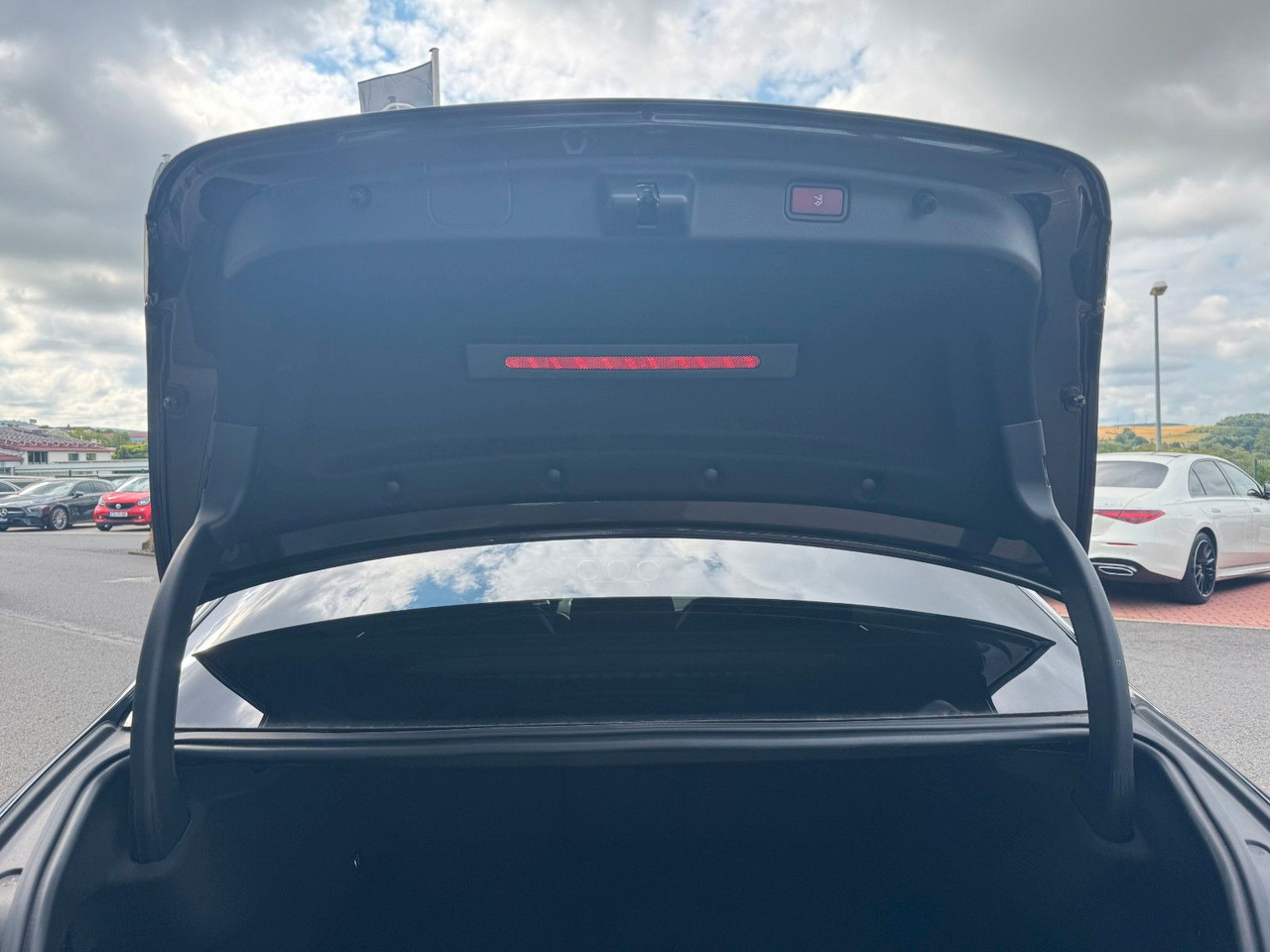 세단 Mercedes-Benz C 400e 4M AMG+HUD+RFK+TotW+Ambiente+Night : 사진 10 세단 Mercedes-Benz C 400e 4M AMG+HUD+RFK+TotW+Ambiente+Night : 사진 10