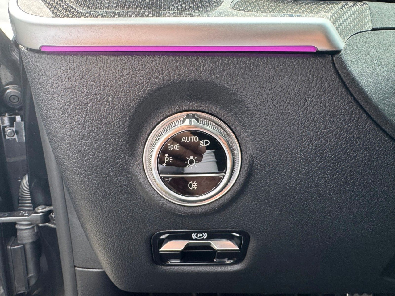 세단 Mercedes-Benz C 400e 4M AMG+HUD+RFK+TotW+Ambiente+Night : 사진 14 세단 Mercedes-Benz C 400e 4M AMG+HUD+RFK+TotW+Ambiente+Night : 사진 14