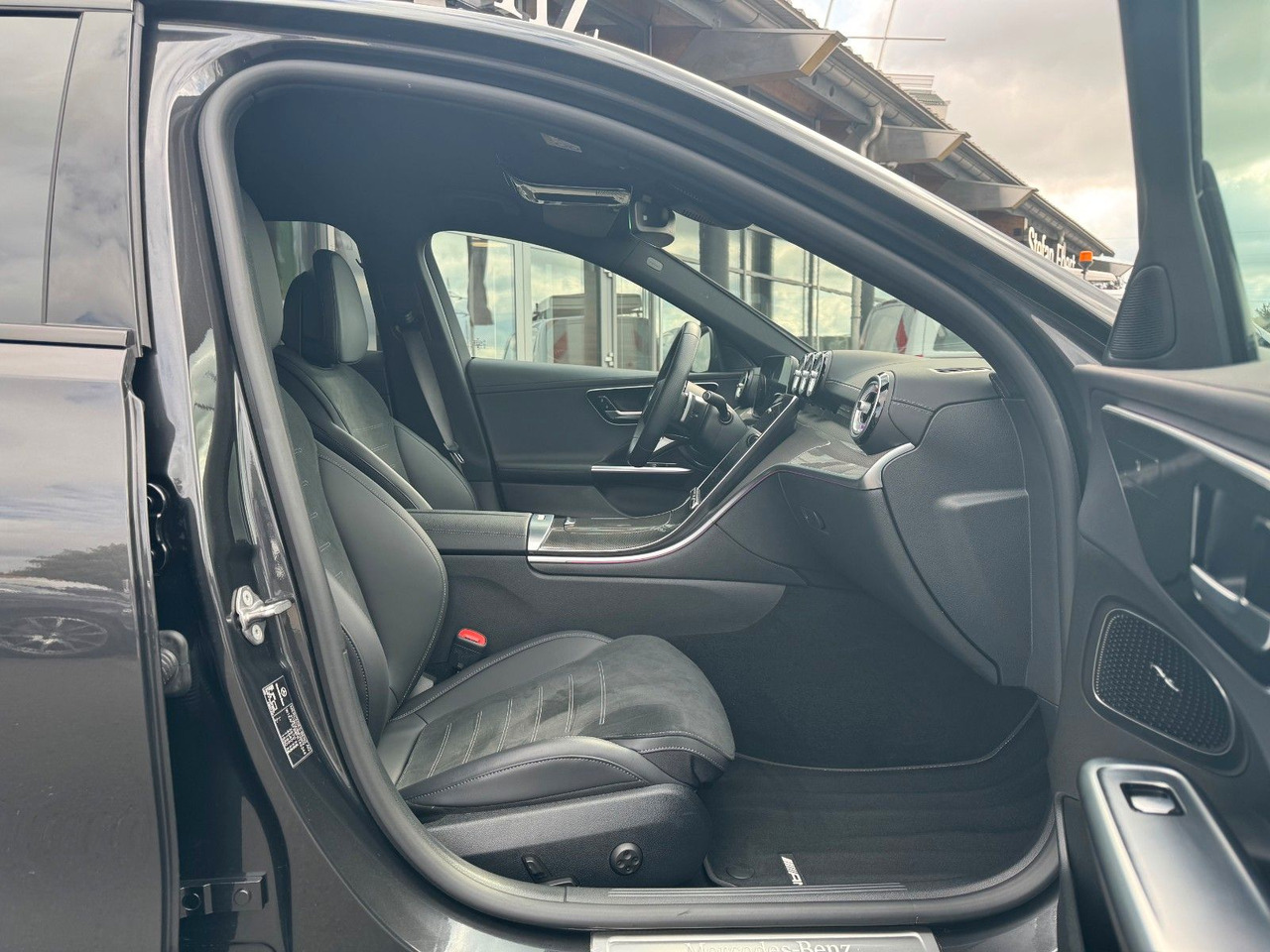 세단 Mercedes-Benz C 400e 4M AMG+HUD+RFK+TotW+Ambiente+Night : 사진 7 세단 Mercedes-Benz C 400e 4M AMG+HUD+RFK+TotW+Ambiente+Night : 사진 7