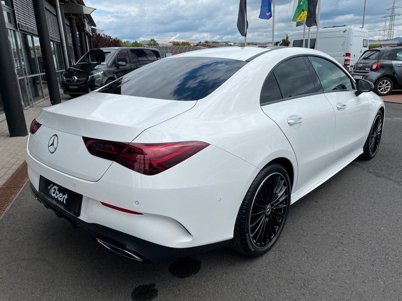 Mercedes-Benz CLA 200 AMG Pano+R-Kamera+19"+TOTW+DISTR+MULITBE - 쿠페 : 사진 4 Mercedes-Benz CLA 200 AMG Pano+R-Kamera+19"+TOTW+DISTR+MULITBE - 쿠페 : 사진 4