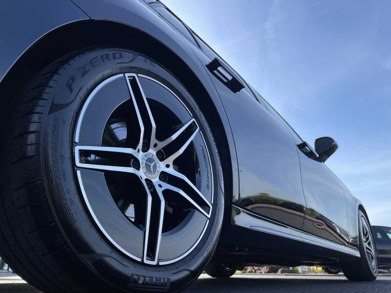 Mercedes-Benz E 220 d T AMG-Line AHK+Distr+R-Kamera +Ambiente+ - 차량 : 사진 5 Mercedes-Benz E 220 d T AMG-Line AHK+Distr+R-Kamera +Ambiente+ - 차량 : 사진 5