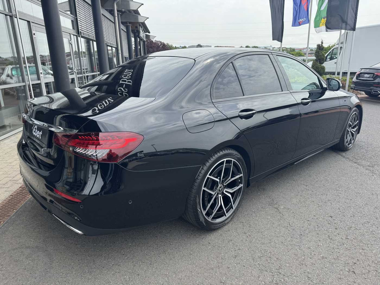 Mercedes-Benz E 220d AMG+Distr+Multibeam+Pano+ Ambiente+Night - 세단 : 사진 4 Mercedes-Benz E 220d AMG+Distr+Multibeam+Pano+ Ambiente+Night - 세단 : 사진 4