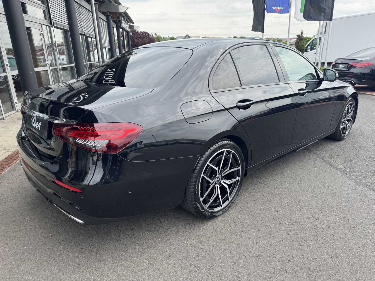 Mercedes-Benz E 220d AMG+Pano+Distr+Multibeam+RFK+Night - 세단 : 사진 3 Mercedes-Benz E 220d AMG+Pano+Distr+Multibeam+RFK+Night - 세단 : 사진 3