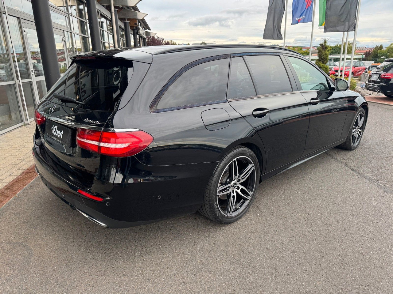Mercedes-Benz E 220d T 4M+AMG+Pano+Brum+360+Night - 스테이션 왜건 : 사진 4 Mercedes-Benz E 220d T 4M+AMG+Pano+Brum+360+Night - 스테이션 왜건 : 사진 4