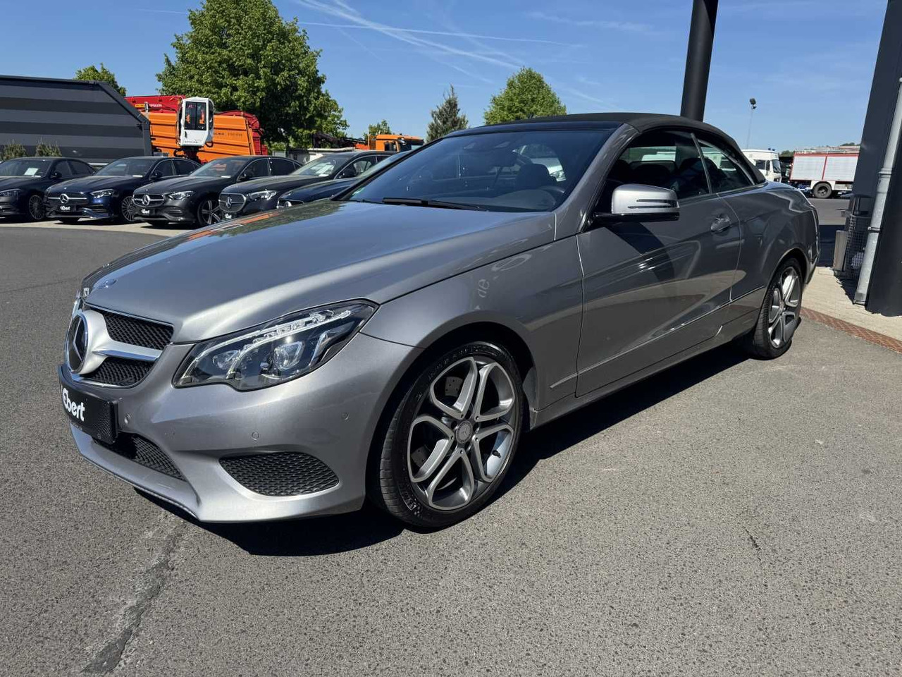 Mercedes-Benz E 300 Cabrio Sportpaket+Distr+Airscarf+SitzKlima - 차량 : 사진 2 Mercedes-Benz E 300 Cabrio Sportpaket+Distr+Airscarf+SitzKlima - 차량 : 사진 2